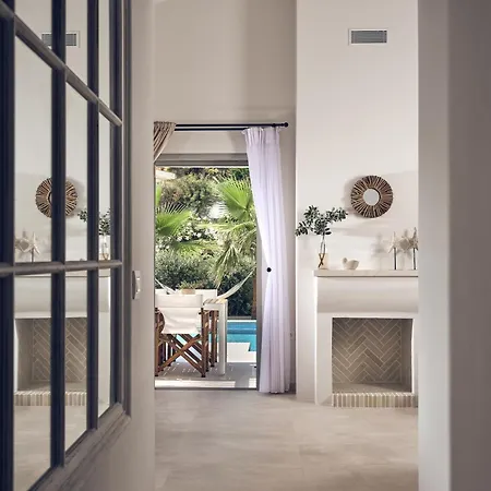 Awesome Zakinthos - Vasonda | 3 Bedrooms - Stunning Beachfront Location - Private Pool * Argassi
